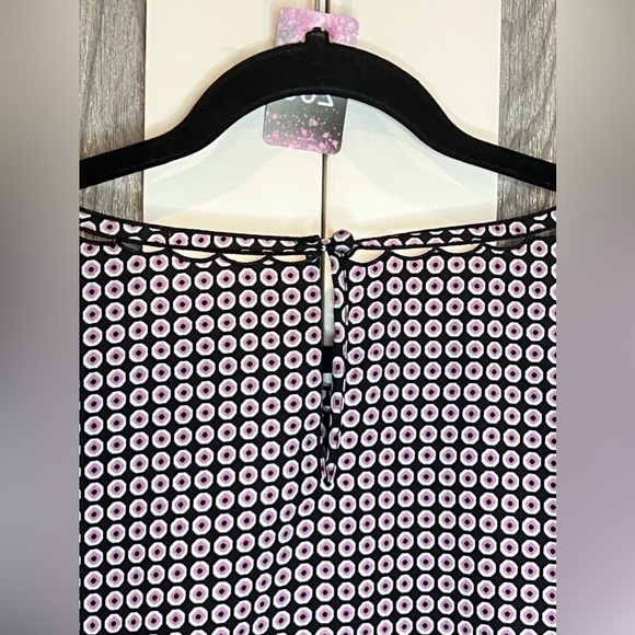 B3.21 J. CREW Scalloped Cutout Hexagon Print Top Blouse M - Picture 9 of 9